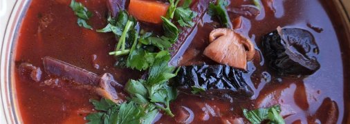 Борщ з чорносливом