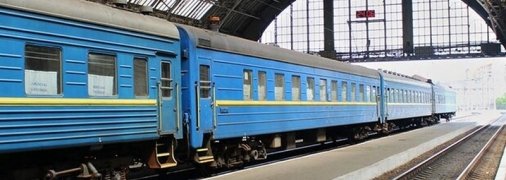 "Девочки, а вы голенькие спите или переодеваетесь?", – в Украине – новый скандал с приставанием пьяного пассажира к попутчицам