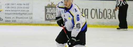 Не кисло: форвард Днепра съел целый лимон (Видео)