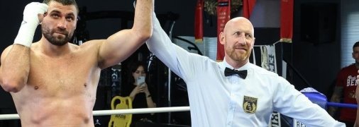 Український боксер побив американського "пенсіонера" (відео)