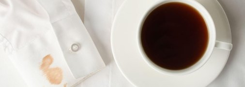 Як вивести плями чаю з білого одягу