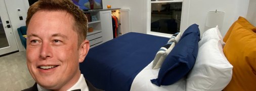 Илон Маск продал всю недвижимость и живёт в доме за $50 тысяч: как выглядит его жилище