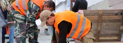 Заміна нової плитки на новішу. Роботи тривають