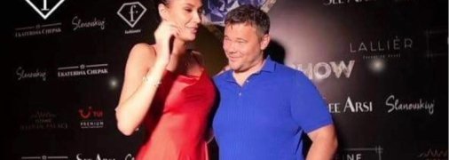 Андрей Богдан "засветился" в компании знойной брюнетки: кто она (фото) 