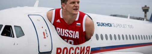 Российский баскетболист не поместился в SSJ-100