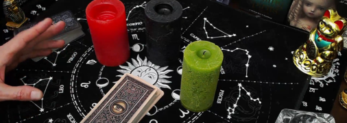 Три свічки - червона, чорна та зелена - уособлюють різні сфери вашого життя. Яку оберете ви?