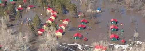 Тисячі будинків пішли під воду через прорив дамби