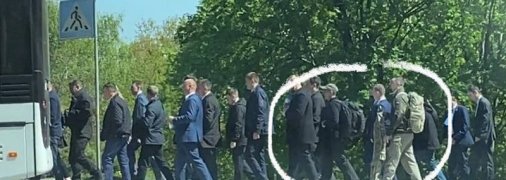 Охорону Зеленського посилили снайперами: новий кортеж президента потрапив на відео