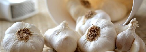 Чищення часнику