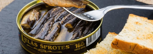 Куда деть масло от  шпрот: рецепты и идеи