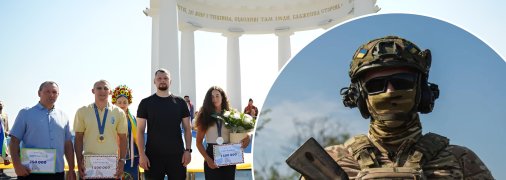 Призери Олімпійських Ігор Олександр Хижняк і веслувальниця Людмила Лузан (з медалями) в Полтаві