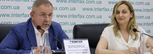 Исполнительный директор авиакомпании "Украинские вертолеты" Сергей Букорос и коммуникационный директор Леся Червинская