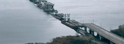 Вид на Антонівський міст з правого берега Дніпра