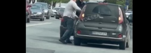 Разборки автомобилистов возле СТО в Одессе: появилось видео 