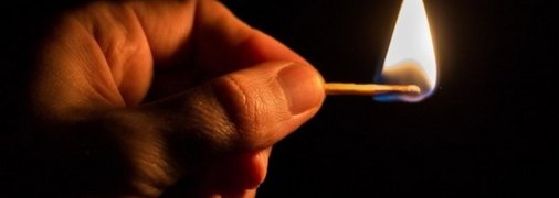 "Щоб ви всі здохли": в Росії клієнт пошти спалив себе заживо, намагаючись вбити співробітників відділення