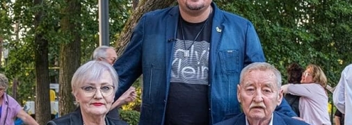 Светлана Поклад с мужем Игорем и волонтером Костей, который вывез их из Ворзеля