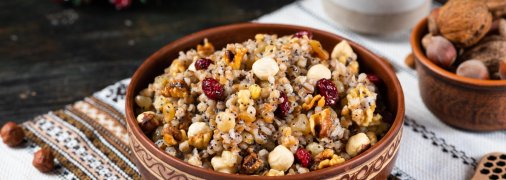 Кутья с апельсиновой цедрой и мороженой клубникой