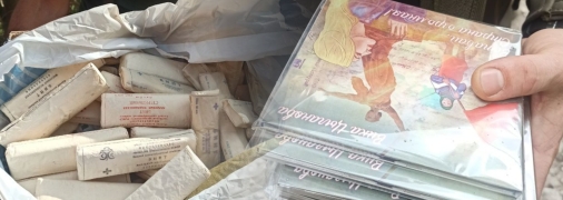 Диски, пиріжки та артефакти з СРСР: у мережі показали, як бойовики своїм "допомагають"
