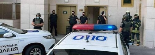 Намагався все спалити: в Києві затримали стрілка, що поранив копа (фото і відео з ним)