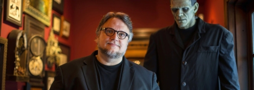 Дель Торо тримає вдома ляльку Чудовиська Франкенштейна в людський зріст