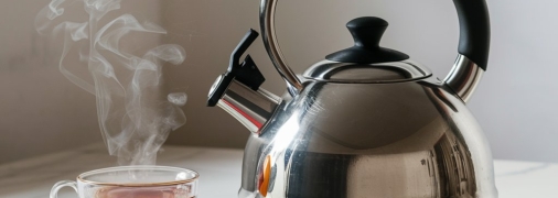 Идеально чистый чайник – гордость каждой хозяйки (изображение создано с помощью ИИ)