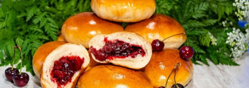 Пиріжки з вишнею