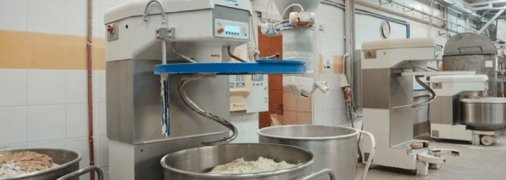 В Днепре женщина застряла в тестомешалке (фото)