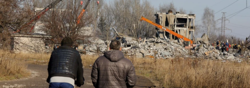 От здания ПТУ, где размещались российские мобилизованные, почти ничего не уцелело