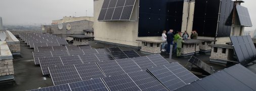 Мешканці київського будинку знайшли рішення проблеми відключень світла