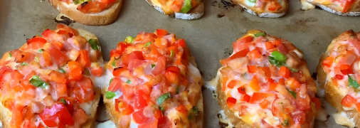 Бутерброди з ковбасою та помідорами