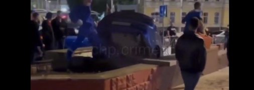 На всех скоростях улетел в подземку: в Крыму произошло "фееричное" ДТП (видео)