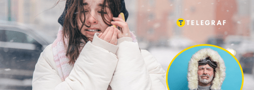 Девушка замерзает на улице