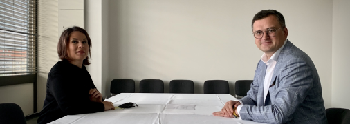 Анналена Бербок і Дмитро Кулеба на надали значення стану скатертини