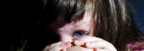 "Папа спал с малышкой-дочкой": что грозит за педофилию и как окружающим распознать насильника