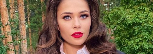 Юлия Санина показала эффектное фото на фоне заката