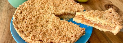 Тертий пиріг із яблуками