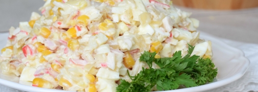 Салат с капустой и крабовыми палочками