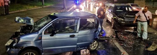 В Киеве легкое "бодание" трех машин на дороге привело к тяжелым последствиям: среди пострадавших - дети (фото)