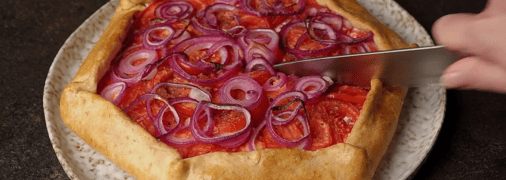 Пиріг з томатами та крем-сиром