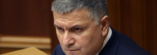 "Мы вас ждем": Аваков с автоматом обратился к россиянам (видео)