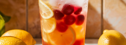 Этот компот прекрасно освежит в летнюю жару (изображение создано с помощью ИИ)