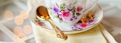 Чайную ложку лучше вынимать из чашки