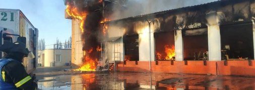 В Северодонецке из-за обстрелов загорелся продуктовый склад