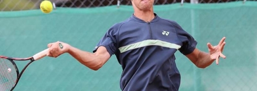 Крутых проиграл в двух сетах