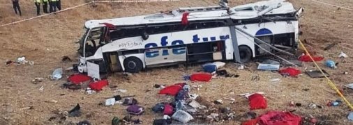 У Туреччині перекинувся пасажирський автобус: 14 загиблих, 18 постраждалих (фото, відео)