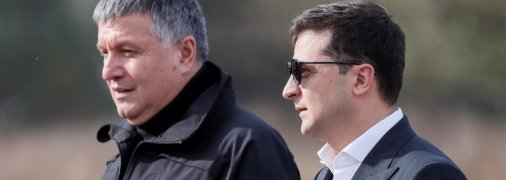 "Зеленский делает шаг к уличным протестам": к каким последствиям может привести отставка Авакова и поддержит ли ее Рада