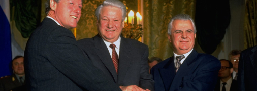 Подписанты соглашения о ядерном разоружении Украины — президенты Билл Клинтон, Борис Ельцин и Леонид Кравчук