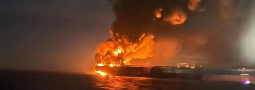 Российский танкер горит