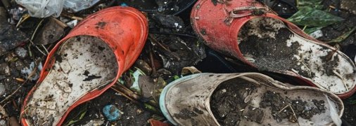 Тапки нужно регулярно менять (изображение создано с помощью ИИ)