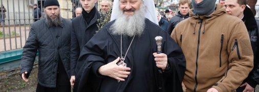Митрополит Павел в сопровождении СБУ